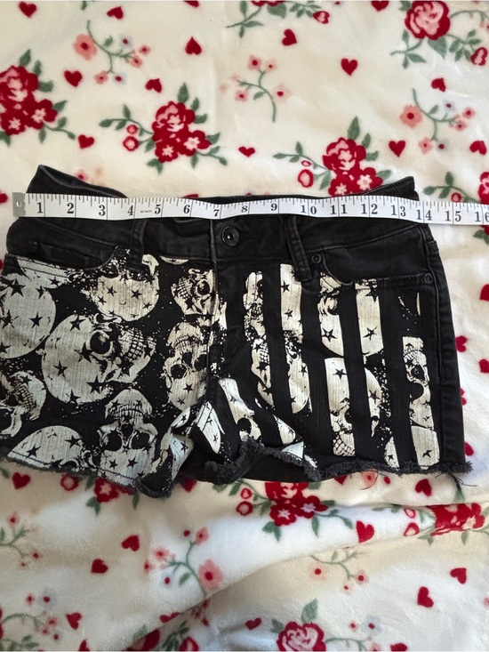 Blackheart Pants - Low Rise Shorts